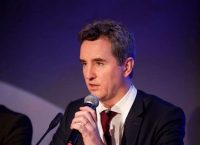 Ντέκλαν Κοστέλο: Υπάρχει κίνδυνος μη εφαρμογής των μεταρρυθμίσεων