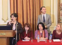 Λόλα Νταϊφά: “Η Ιστορία της Ελλάδας ζωγραφισμένη σε 231 πιάτα”