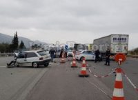 Οι πρώτες φωτογραφίες από την τρελή καταδίωξη – Νεκρός ο οδηγός (pics)