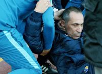 Πέταξαν ποτήρι με νερό στον Γιώργο Δώνη – Έπεσε ημιλιπόθυμος (vids)