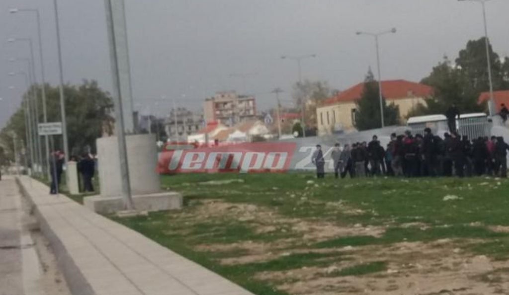 Πάτρα: Επεισόδια με μετανάστες στο λιμάνι (pics &vid)