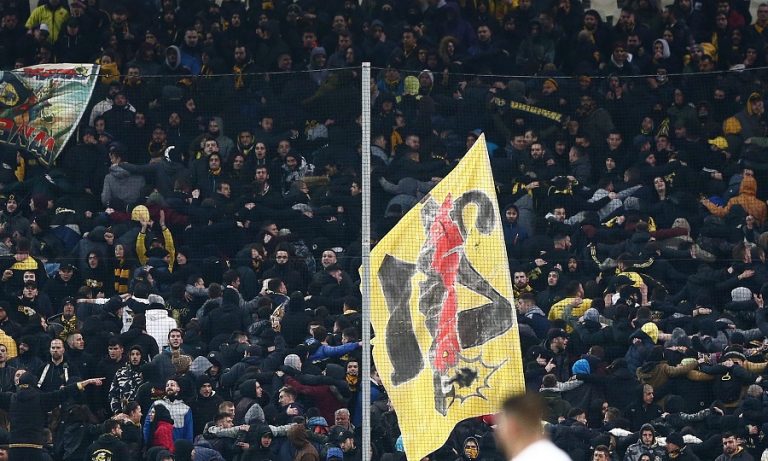Συνοδεία κόσμου μέχρι το αεροδρόμιο η ΑΕΚ (pic)
