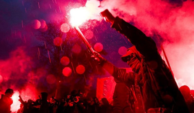 Παρί – Ρεάλ: Οι πρώτες εντυπωσιακές εικόνες του κόσμου της Παρί έξω από το γήπεδο (pic)