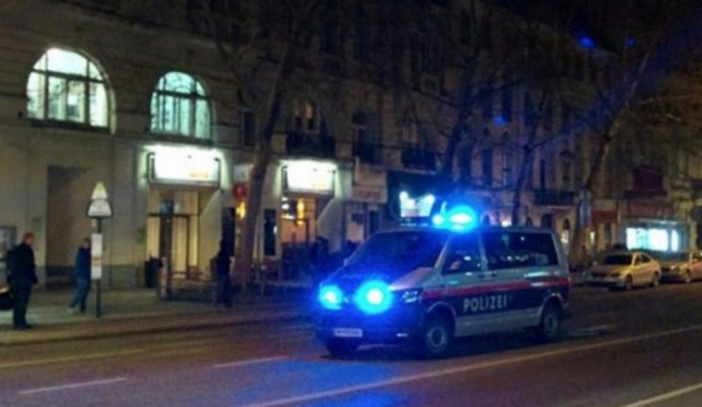 Βιέννη: Επίθεση με μαχαίρι σε πεζούς – 3 τραυματίες (pics)
