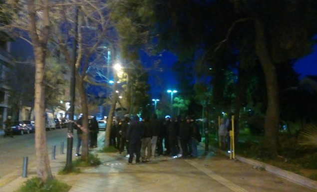 Οπαδοί του ΠΑΟΚ έξω από τα γραφεία του ΣΥΡΙΖΑ στην Αθήνα (pic, vid)
