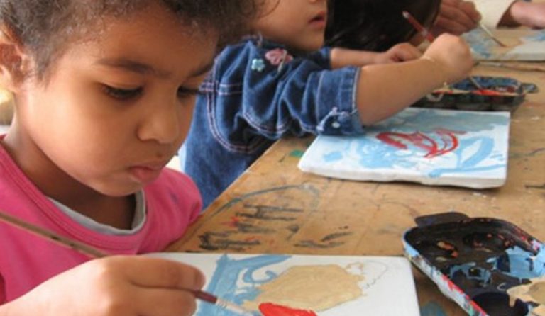 Λέσβος: Νηπιαγωγείο για προσφυγόπουλα μέσα στον καταυλισμό του Καρά Τεπέ