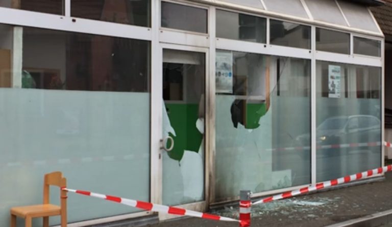 Γερμανία: Εμπρηστική επίθεση σε τζαμί – Αναζητούνται πέντε ύποπτοι (vid)