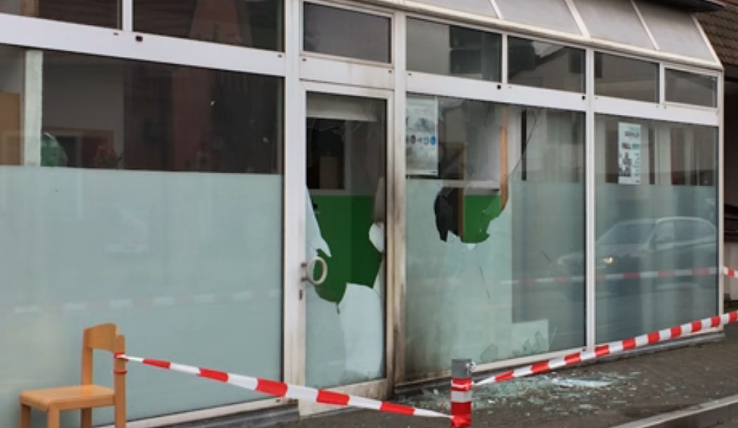 Γερμανία: Εμπρηστική επίθεση σε τζαμί – Αναζητούνται πέντε ύποπτοι (vid)