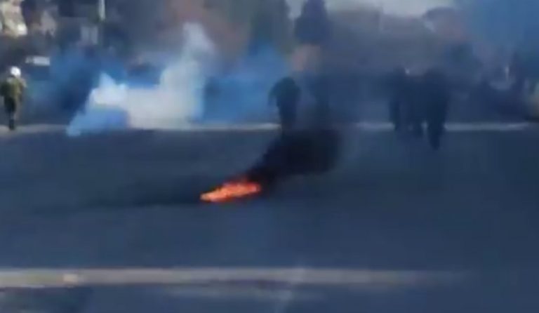 Άγρια επεισόδια στην Θεσσαλονίκη μεταξύ οπαδών του ΠΑΟΚ και των ΜΑΤ (vids)