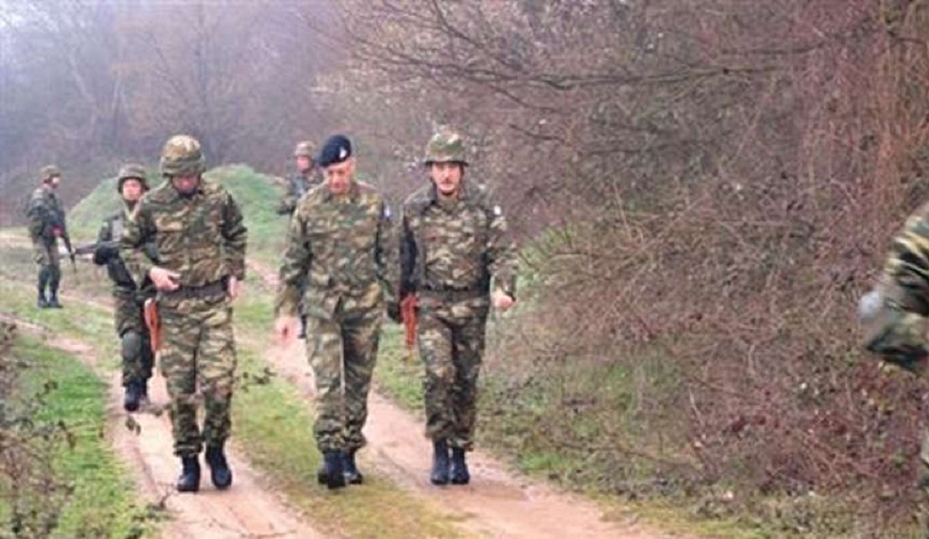 Περιπολία στη συνοριακή γραμμή του Έβρου από τον αρχηγό του ΓΕΣ (pics)