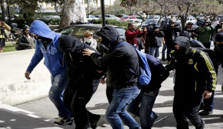 “Δεν έχει καμία σχέση με ναζισμό” – Η δήλωση του δικηγόρου ενός εκ των προφυλακισμένων για την «Combat 18»