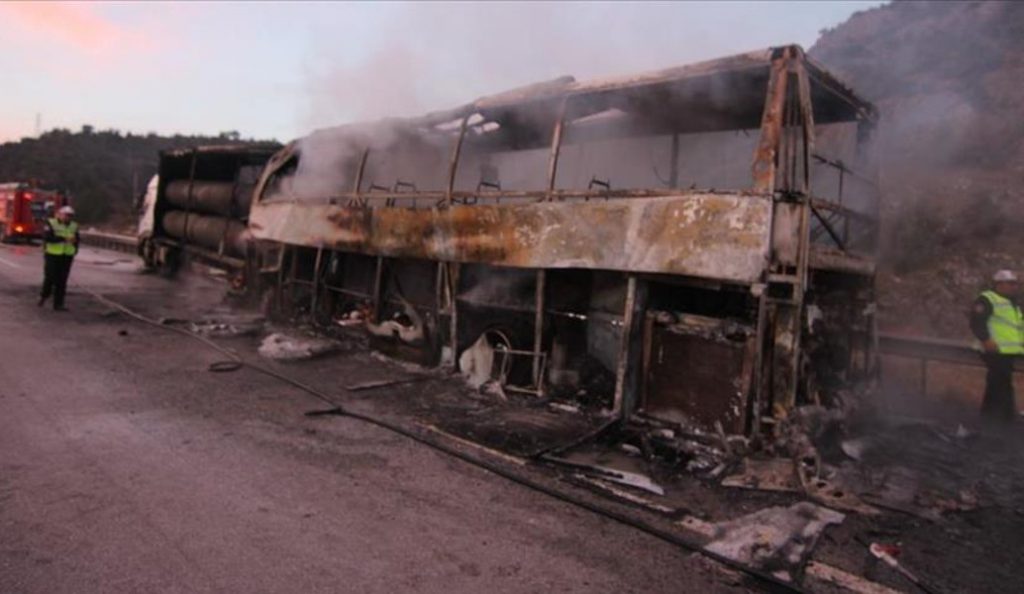 Τουρκία: Τουλάχιστον 13 νεκροί από σύγκρουση λεωφορείου με φορτηγό