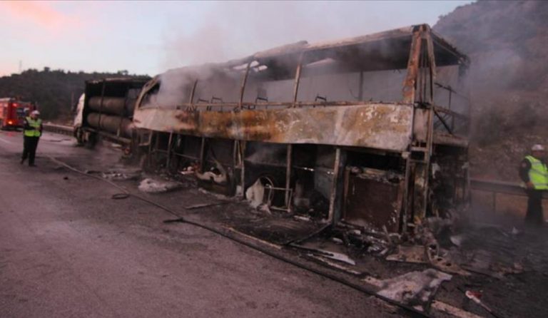 Τουρκία: Τουλάχιστον 13 νεκροί από σύγκρουση λεωφορείου με φορτηγό