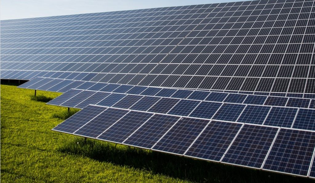 Ινδία: Η πόλη Ντίου χρησιμοποιεί αποκλειστικά την ηλιακή ενέργεια