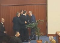 Επεισόδια στη Βουλή των Σκοπίων (vid)