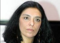 Κουκουλοφόροι περιέλουσαν με μπογιές καθηγήτρια στο Πανεπιστήμιο Πειραιά
