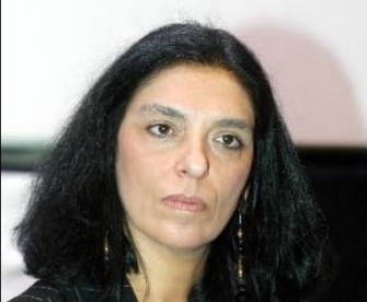Κουκουλοφόροι περιέλουσαν με μπογιές καθηγήτρια στο Πανεπιστήμιο Πειραιά