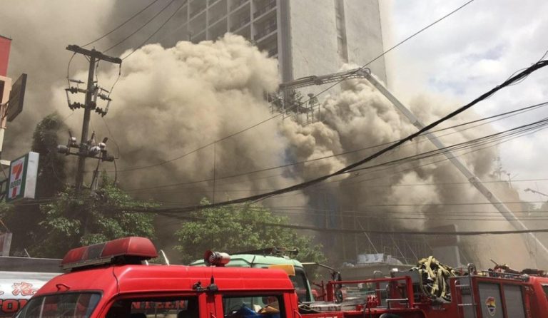 Φιλιππίνες: Τέσσερις νεκροί από πυρκαγιά σε ξενοδοχείο στη Μανίλα (vid)