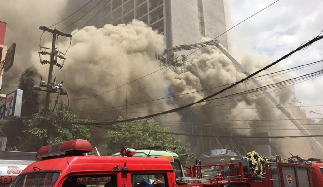 Φιλιππίνες: Τέσσερις νεκροί από πυρκαγιά σε ξενοδοχείο στη Μανίλα (vid)