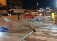Μέλη του ΠΑΜΕ έριξαν περίφραξη στο λιμάνι του Πειραιά