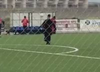 Παπάς κάνει μαγικά με τη μπάλα! (vid)
