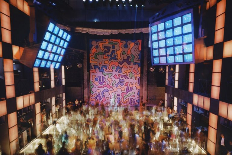 Night Fever: τα νάιτ κλαμπ από το 1960 έως σήμερα σε μια έκθεση