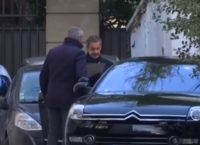 Οι πρώτες εικόνες του Σαρκοζί μετά την κράτησή του (pics&vids)