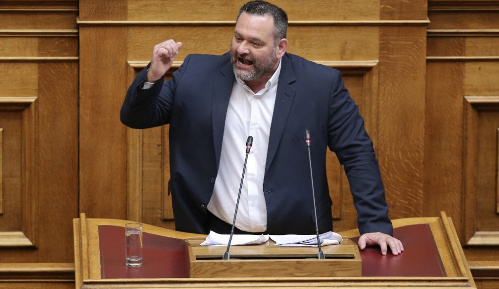 Facebook: Μπλόκαρε τις σελίδες της Χρυσής Αυγής