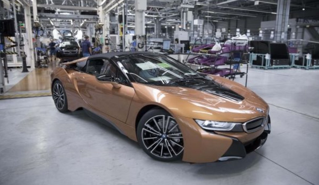 Από το εργοστάσιο στους δρόμους η BMW i8 Roadster