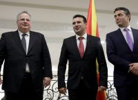 “Μύλος” με το Σκοπιανό – Οργισμένες διαψεύσεις από Αθήνα και Σκόπια