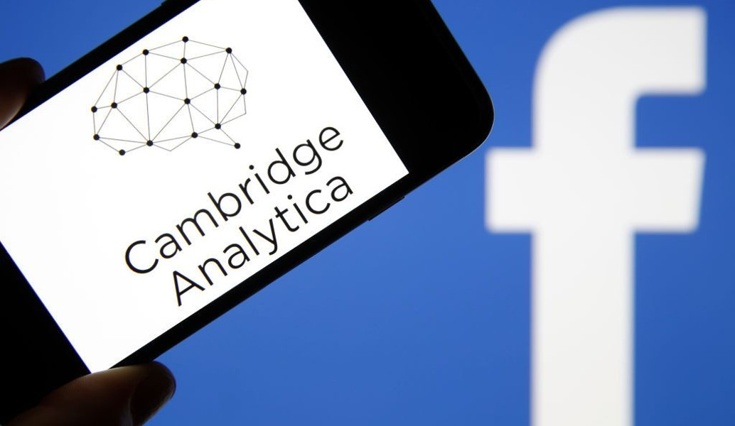 Σκάνδαλο Facebook: Ένταλμα έρευνας στα γραφεία της Cambridge Analytica