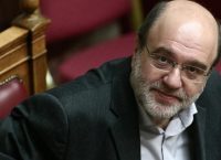 Τρύφωνας Αλεξιάδης: Δεν είναι δυνατόν να μειώσουμε τους δημόσιους υπαλλήλους