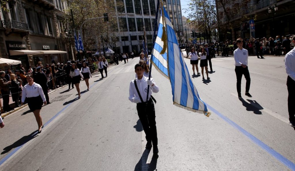 Ολοκληρώθηκε η μαθητική παρέλαση στο κέντρο της Αθήνας (pics)