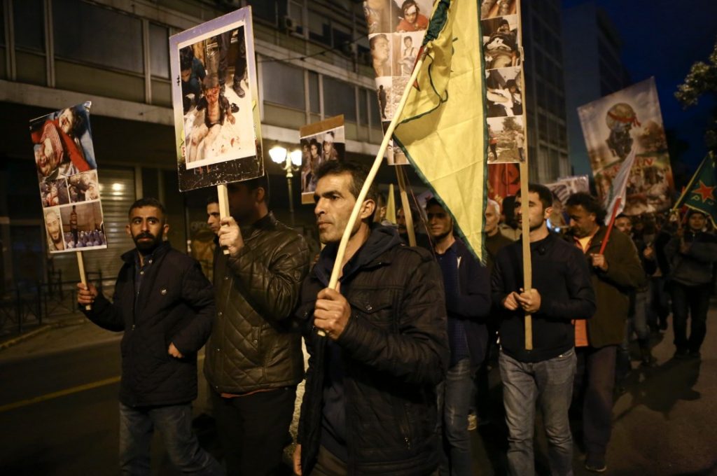 Συγκέντρωση διαμαρτυρίας στην Αθήνα για την εισβολή Τούρκων στο Αφρίν (pics)