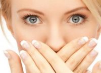 Αντιμετωπίστε την κακοσμία του στόματος