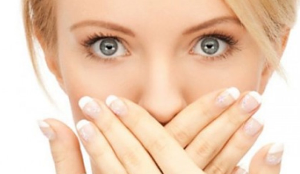 Αντιμετωπίστε την κακοσμία του στόματος