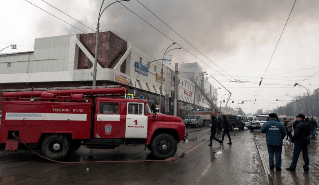 Ρωσία: 41 παιδιά ανάμεσα στους 64 νεκρούς στο φλεγόμενο εμπορικό κέντρο