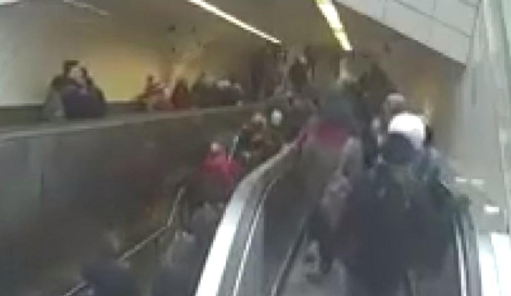 Τουρκία: Η στιγμή που κυλιόμενη σκάλα ”καταπίνει” άνδρα στο μετρό (vid)