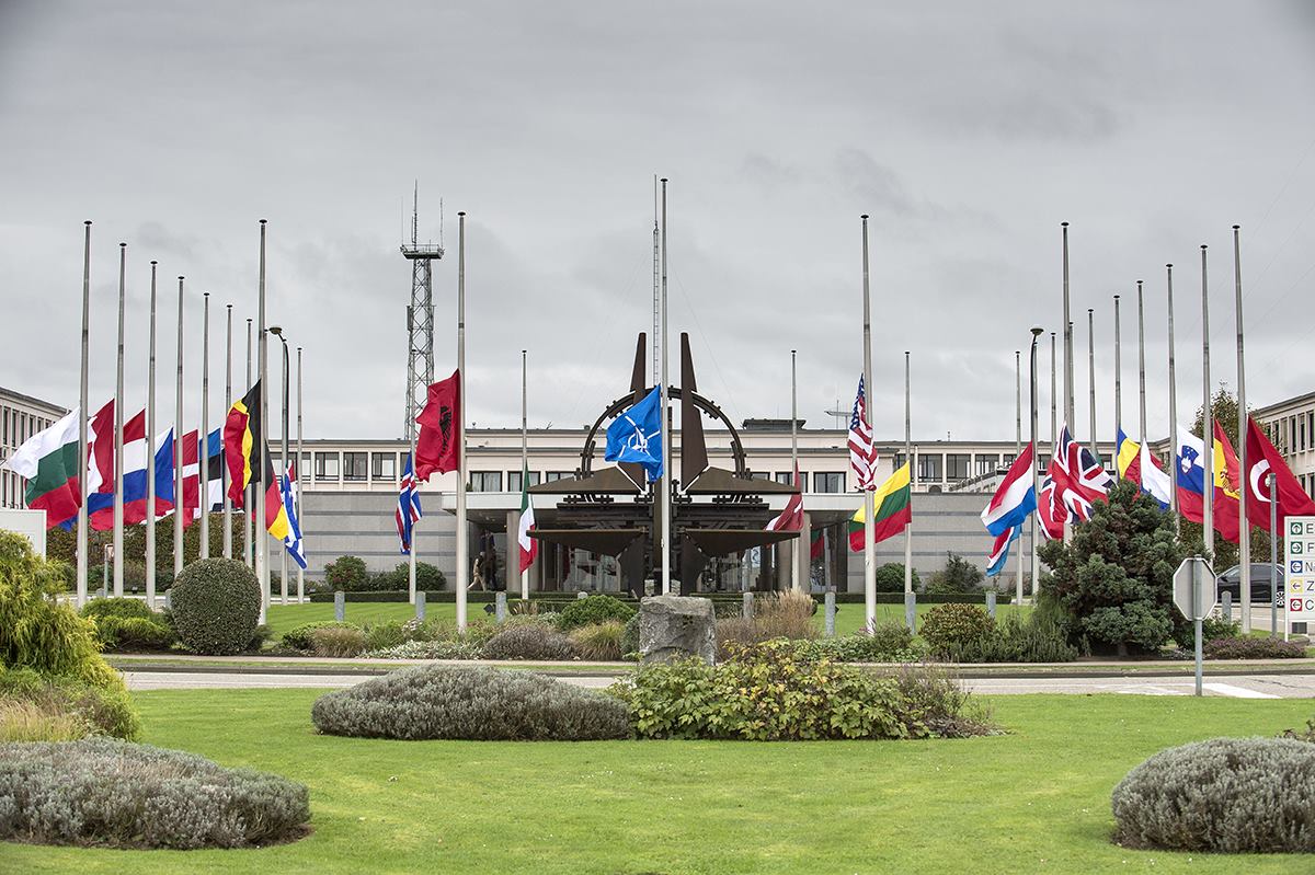 NATO: Απέλασε επτά μέλη της ρωσικής αποστολής