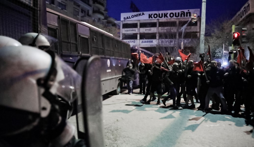 Επεισόδια στη Θεσσαλονίκη στη συγκέντρωση του ΠΑΜΕ λίγη ώρα πριν την ομιλία του Πρωθυπουργού (vid)