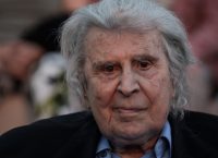Μίκης Θεοδωράκης: Μπήκε εσπευσμένα στο νοσοκομείο