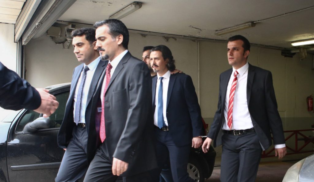 Έξαλλη η Άγκυρα για τους “8”: Θα τους βρούμε – Ο Τσίπρας είναι άνανδρος