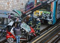 (UPD) Αυτοκίνητο έπεσε στις γραμμές του Ηλεκτρικού στο ΚΑΤ (pic)
