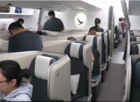Οι αεροσυνοδοί της Cathay Pacific κέρδισαν τη μάχη κατά της φούστας