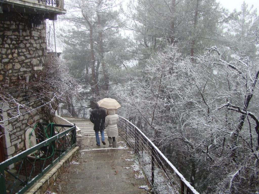 Σε ύφεση ο χιονιάς – μικρή άνοδος της θερμοκρασίας