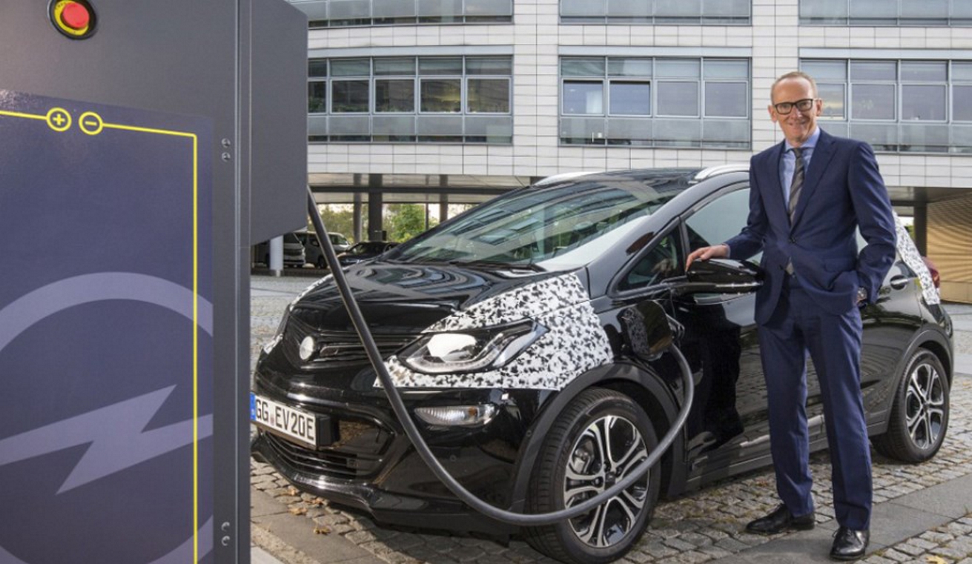 Στην πρίζα ολοταχώς