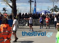 Θεσσαλονίκη: Ένταση μεταξύ οπαδών του ΠΑΟΚ και δρομέα με διακριτικά της ΑΕΚ (vid)