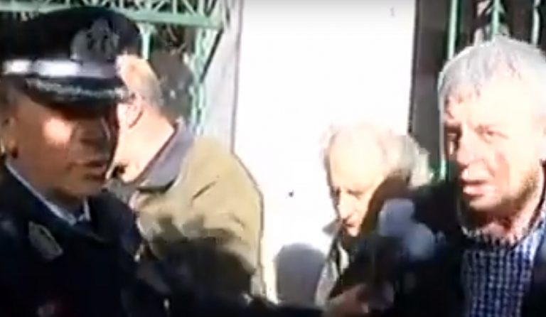 Μεγάλη ένταση έξω από το Μαξίμου στη συγκέντρωση της ΠΟΕΔΗΝ (vid)