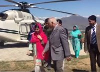 Η Μαλάλα εγκαταλείπει ξανά το Πακιστάν