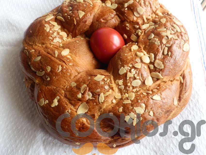 Πασχαλινό τσουρέκι: Η πιο αφράτη συνταγή